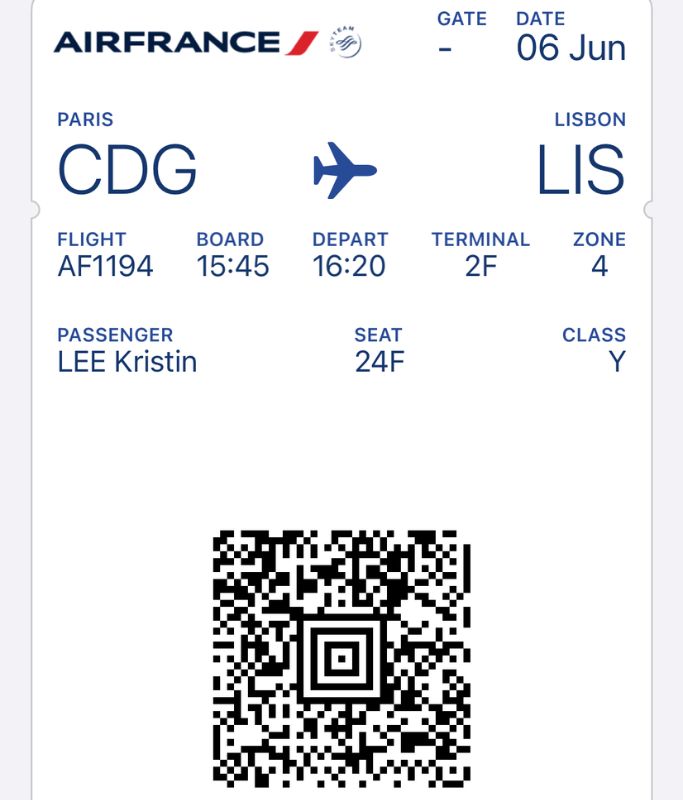 A picture of Kristin's mobile boarding pass from Paris CDG to Lisbon