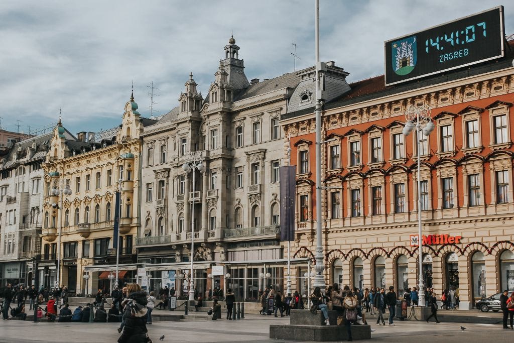 A picture fo the modern and old-style design of some of the buildings that can be seen in the main Ban Josip Jelačič square