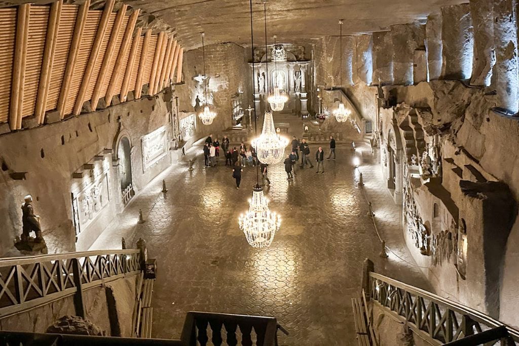 A picture of the largest church that is within the Wieliczka Salt Mine.