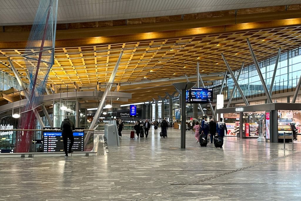 A picture of the main checkin area at the Oslo International airport.
