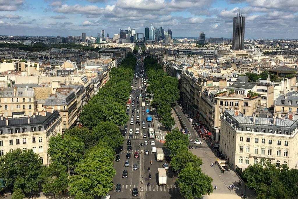 A picture of the busy streets of Paris.