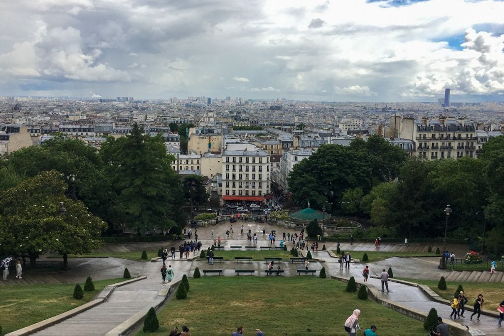 A picture of the view that can be seen from the steps of Sacre Coeur in Montemarte. Picture of La Maison Rose in Montmartre. Strolling through the charming streets of Montmartre is one of my favorite ways to spend my time in Paris.