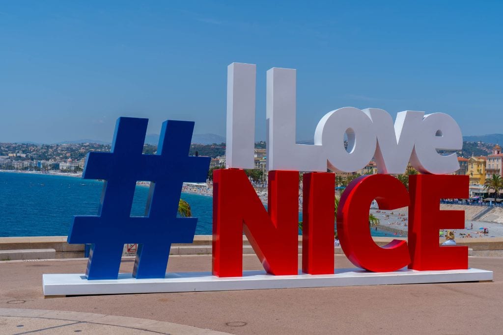 A picture of the #iLOVENICE sign that can be found near Plage de Ponchettes.