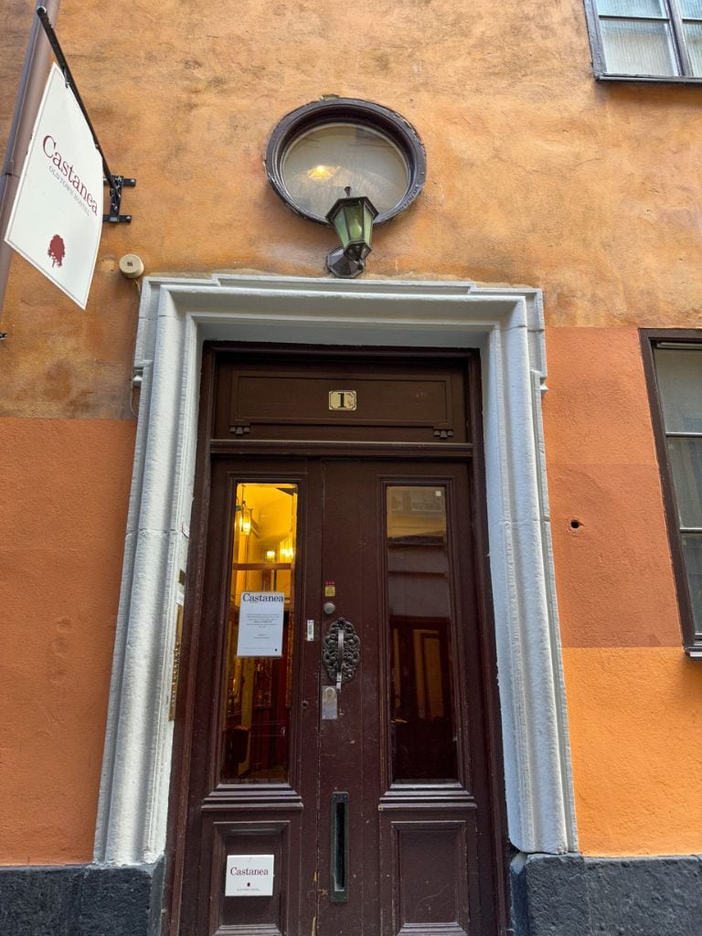 A picture of what Castanea Old Town Hostel Stockholm looks like from the outside. 