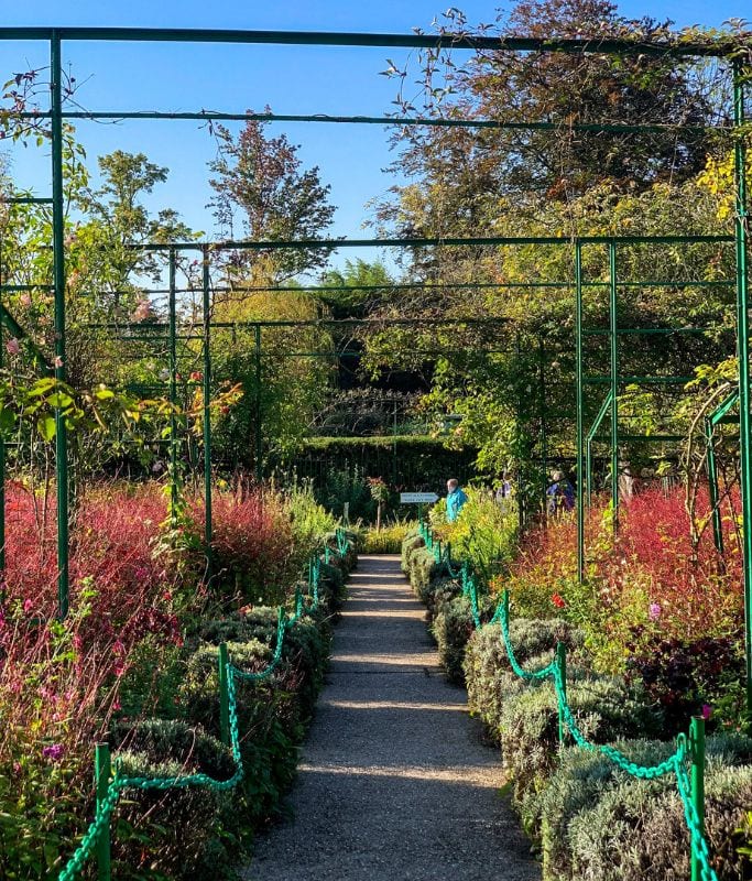 A picture of the perfectly manicured trails in Monet's gardens.