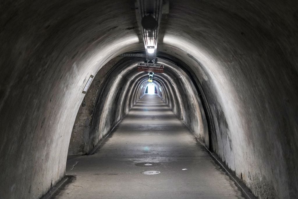 A picture of the main tunnel in Gric Tunel.