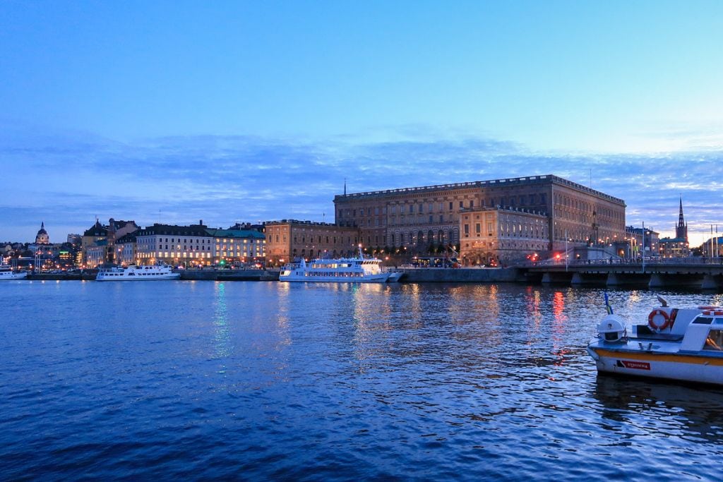 A picture of the Royal Palace in Stockholm at sunset.