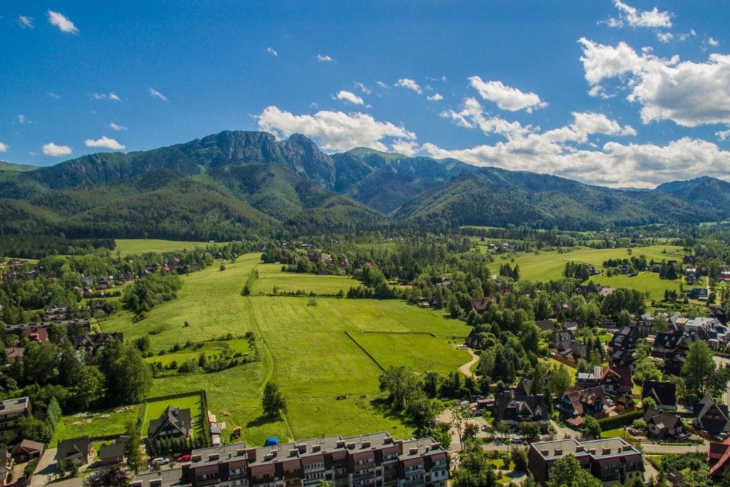 A picture of a sunny day in Zakopane. The Tatra mountains can be seen in the background.
