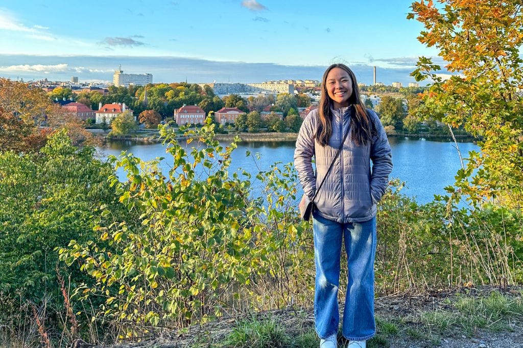 A picture of Kristin smiling at the Vastveit Storehouse viewpoint in Skansen.
