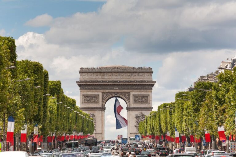 How to Avoid Paris Syndrome: 9 Truths About Paris (2024)