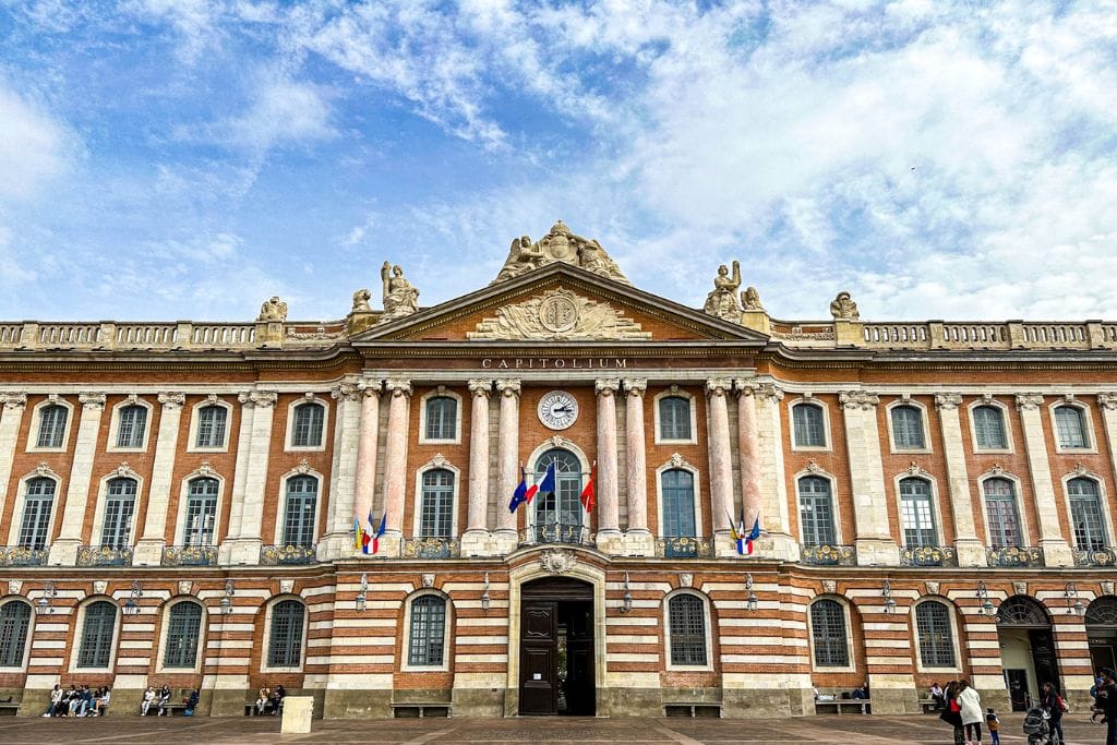 A picture of the Capitole de Toulouse.