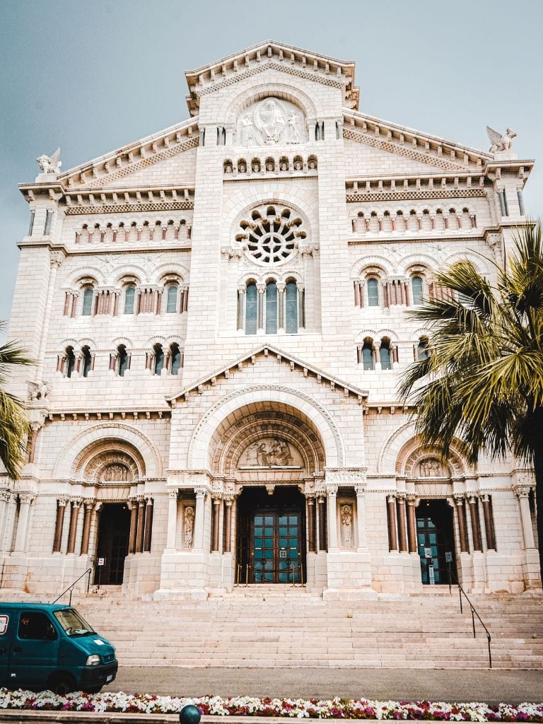 A picture of the outside of the Monaco Cathedral.