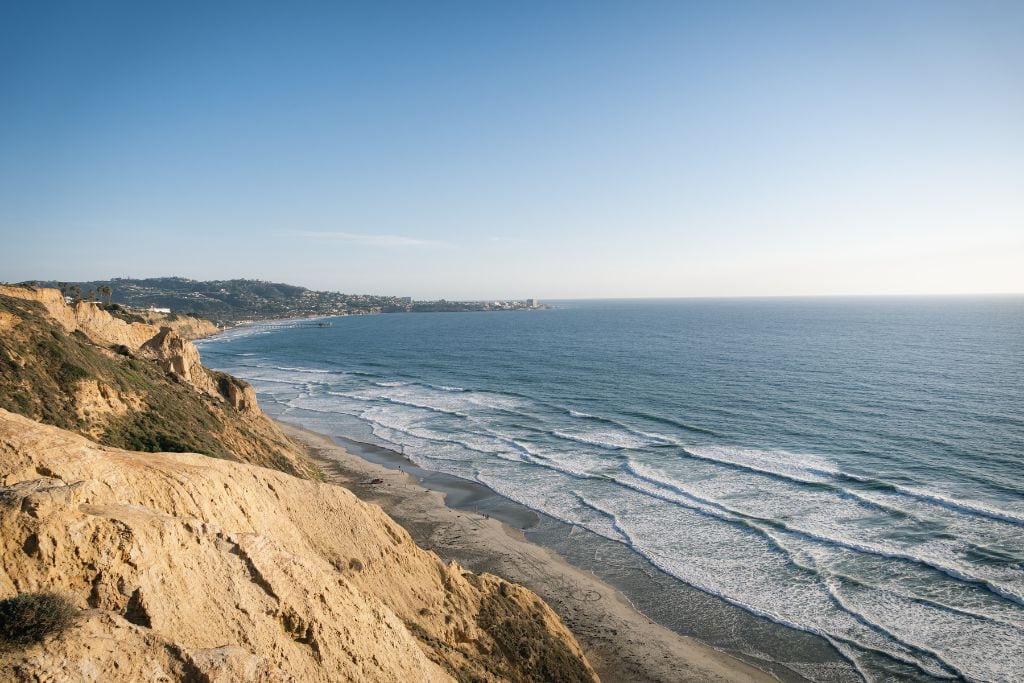 A picture of the majestic sweeping coastal bluffs in San Diego.
