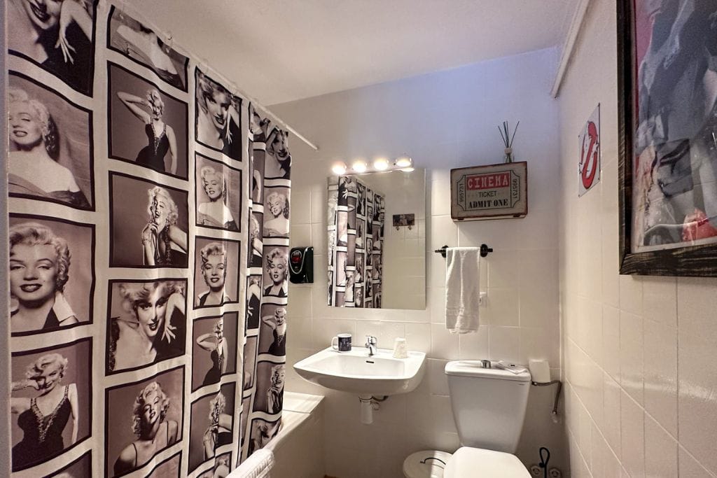 A picture of a Marilyn Monroe Themed bathroom at Barri Antic Hostel & Pub.