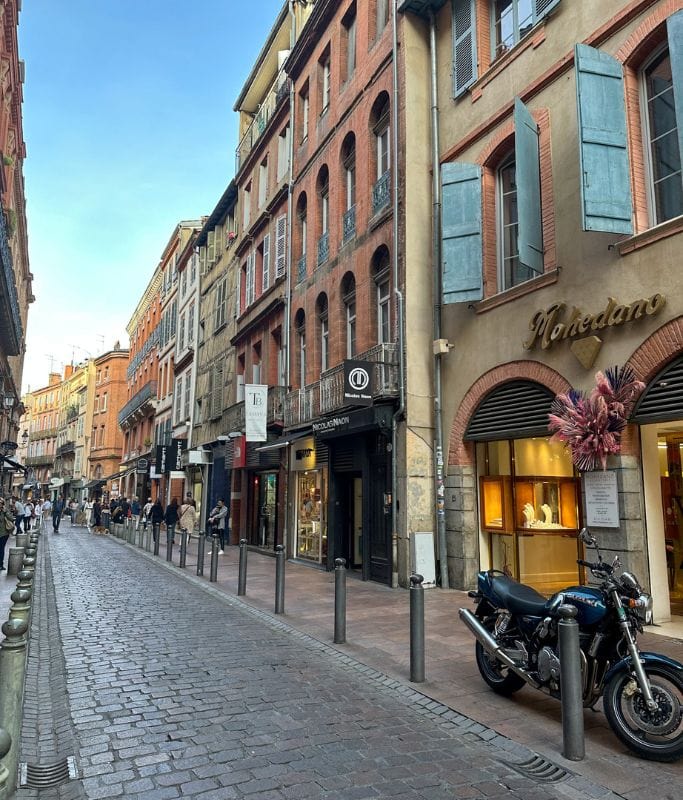 A picture of the pristine streets of Toulouse. After visiting Toulouse, I realized how much I appreciated the fact it was well-maintained.