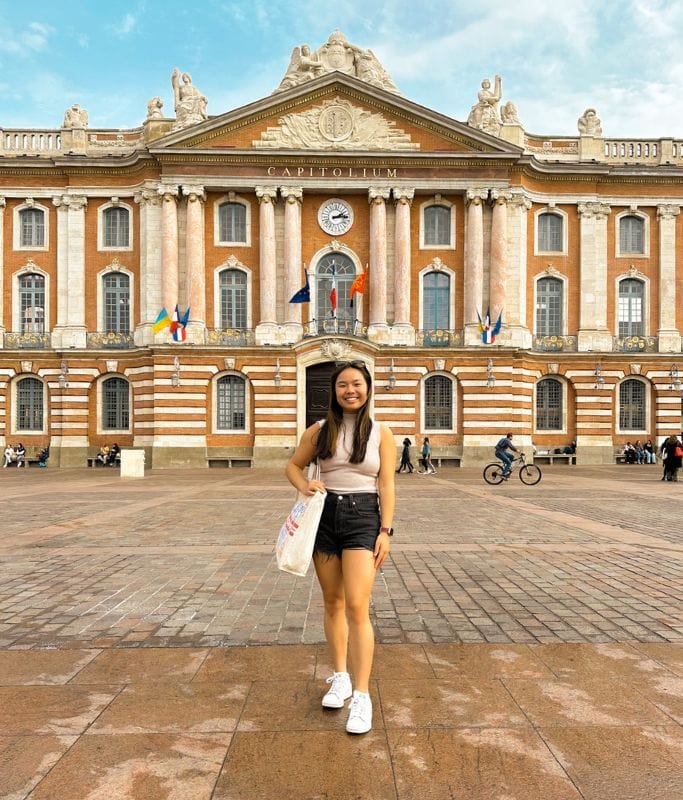 A picture of Kristin in front of the Capitole building in Toulouse.