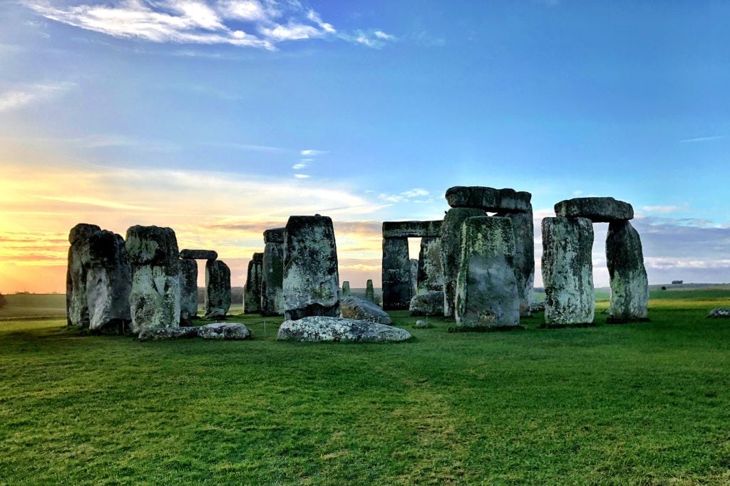 A picture of Stonehenge.