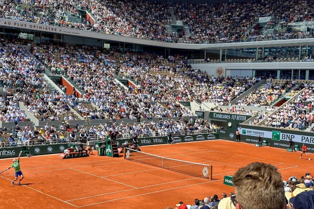 A picture of Sinner and Dimitrov playing on Phillipe Chatrier at Roland Garros.