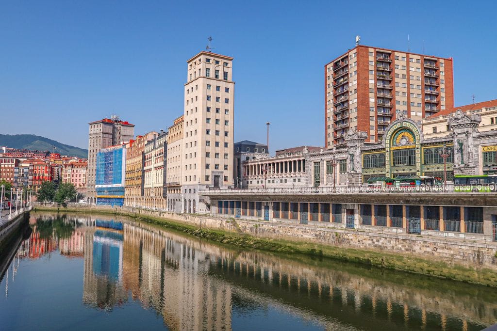A picture of the colorful buildings and cafes along the Nervión River.