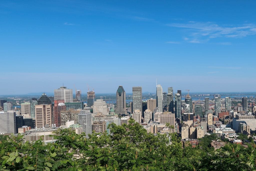 A picture of the Montreal skyline from Kondiaronk Belvedere in Mont Royal Park 🇨🇦