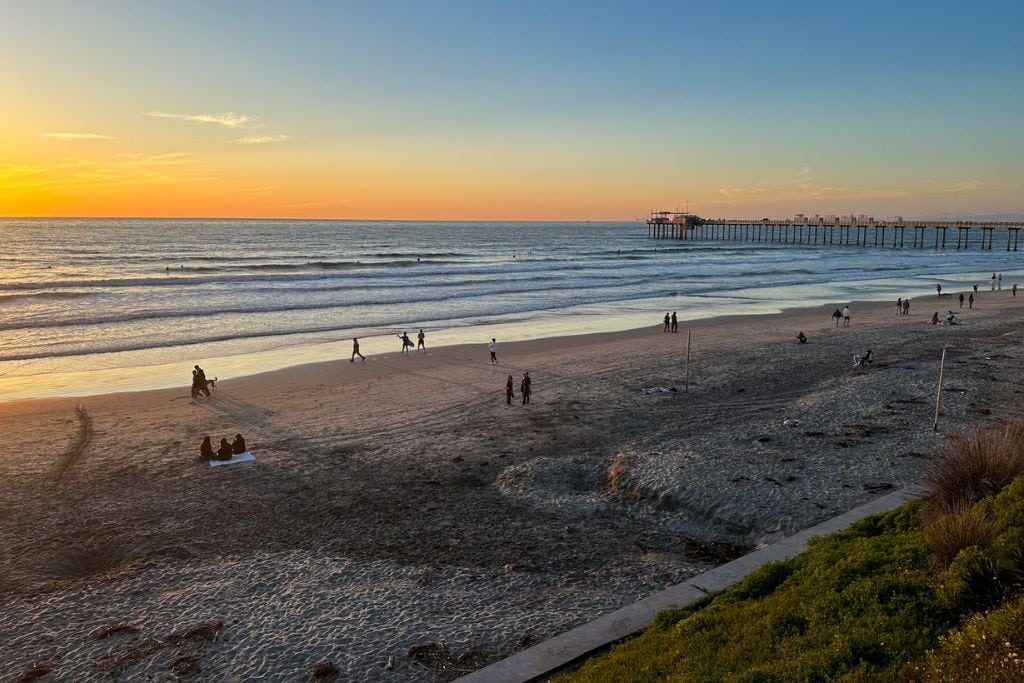 A picture of Scripps Pier at sunset.