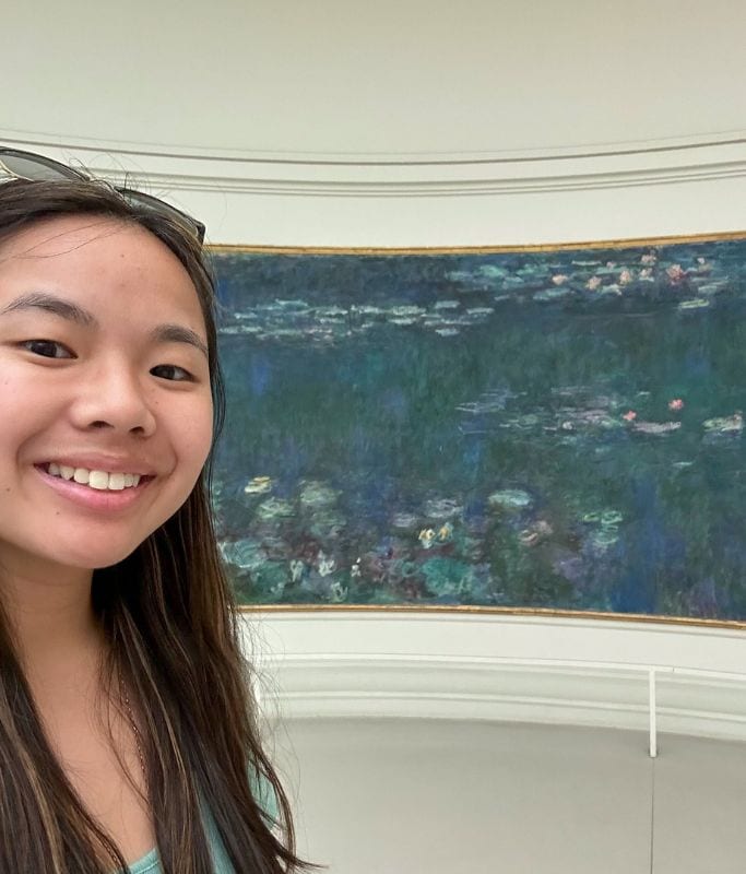 A picture of Kristin at the Musée de l’Orangerie.