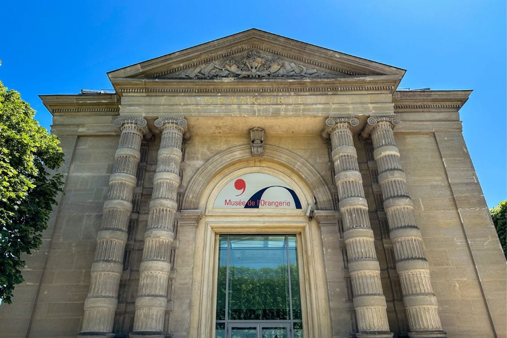 A picture of the entrance to the Musée de l’Orangerie from the outside.