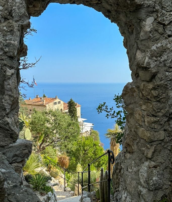 A picture of the view seen from the botanical gardens in Eze.