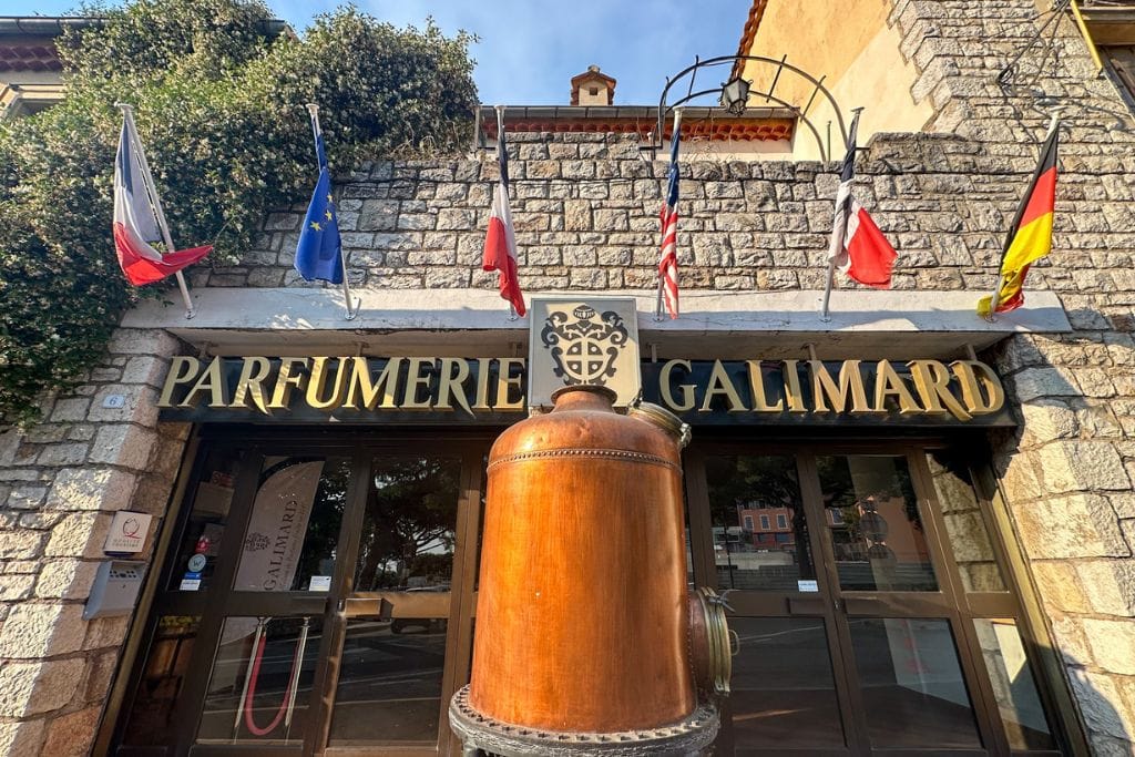 A picture of the exterior of Parfumerie Galimard.