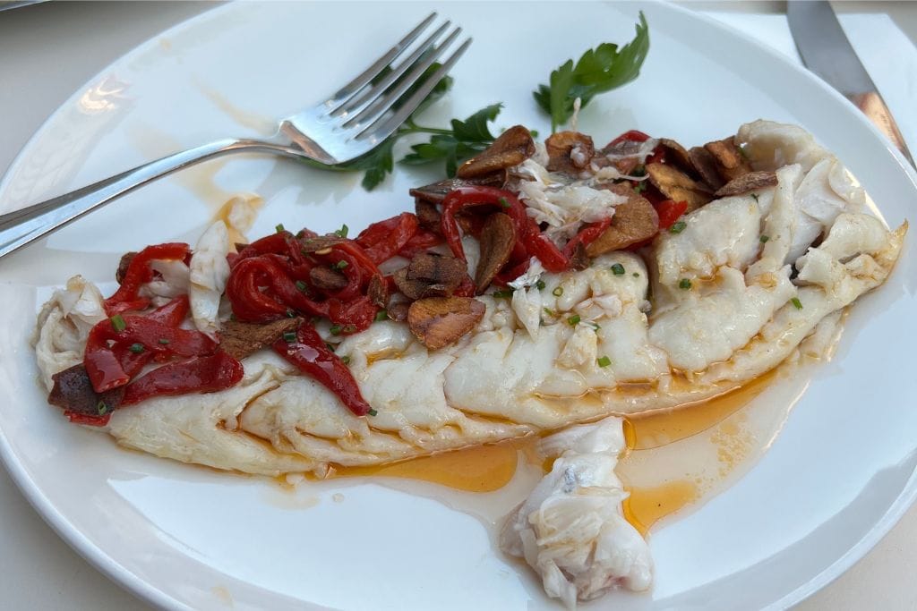 A picture of a tasty seafood dish from Le Café du Commerce! Indulging in some fresh seafood is a crowd-favorite thing to do while in Biarritz for foodies.