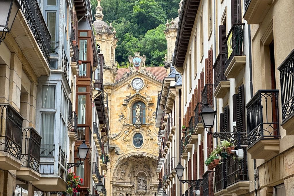 A picture of some of the buildings and the Koruko Andre Mariaren Basilica in Old Town. You'll likely pass this beautiful Baroque basilica on your San Sebastian food tour.