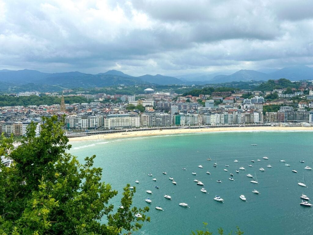 One of the most popular day trips from Biarritz is to San Sebastian. And a fun thing to do is hike to the Monte Urgull, where you can enjoy panoramic views of the city and coastline!