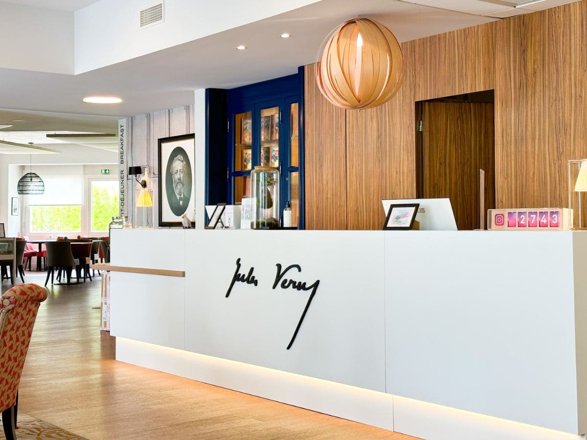 A picture of the front desk at the Jules Verne Hotel in Biarritz