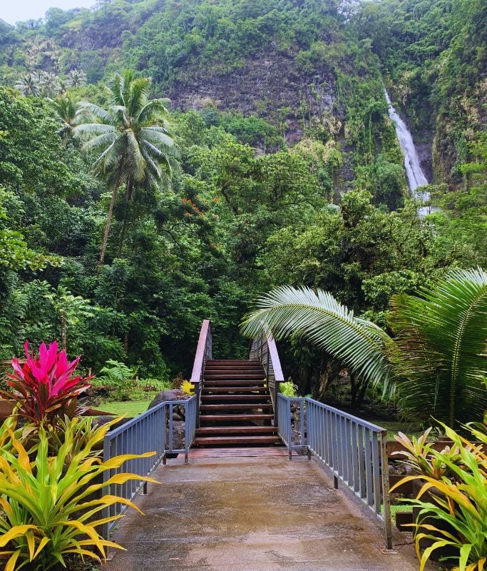 a picture of the entrance to the three waterfalls of Faarumai. 