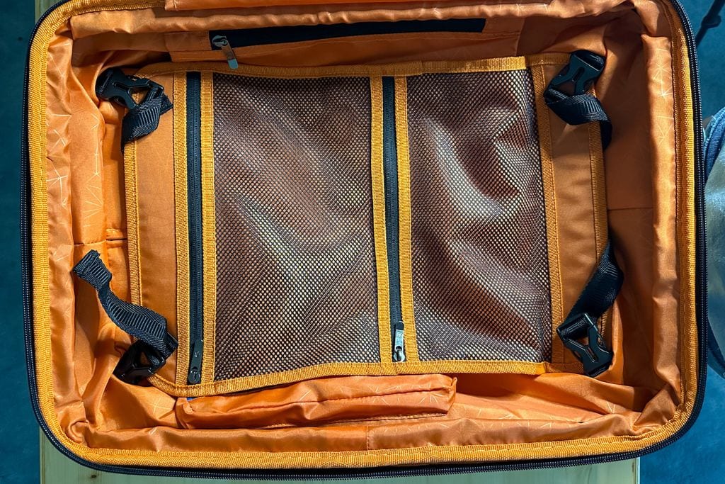 A picture of the removable compression divider that goes in the left side compartment of this Travelers Choice suitcase.