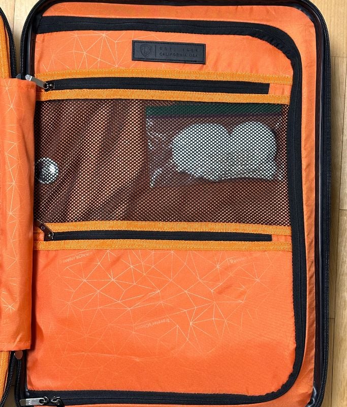 A picture of the right side compartment of the Silverwood II suitcase. You can see the mesh pocket on top and the regular zippered pocket below.