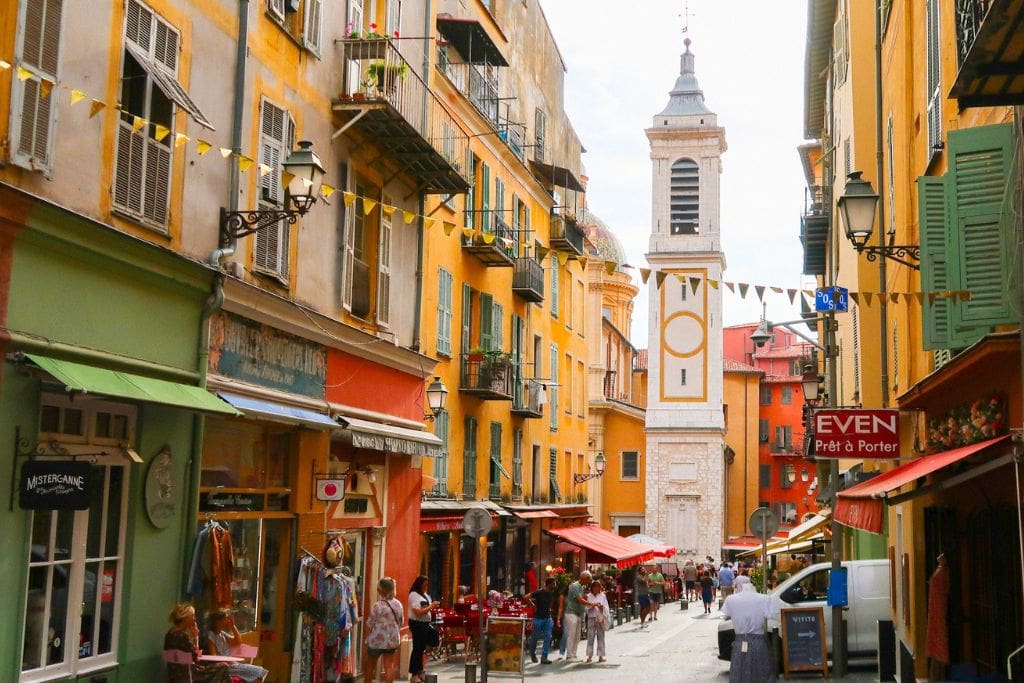 A picture of the colorful buildings that can be found in Nice's Old Town 