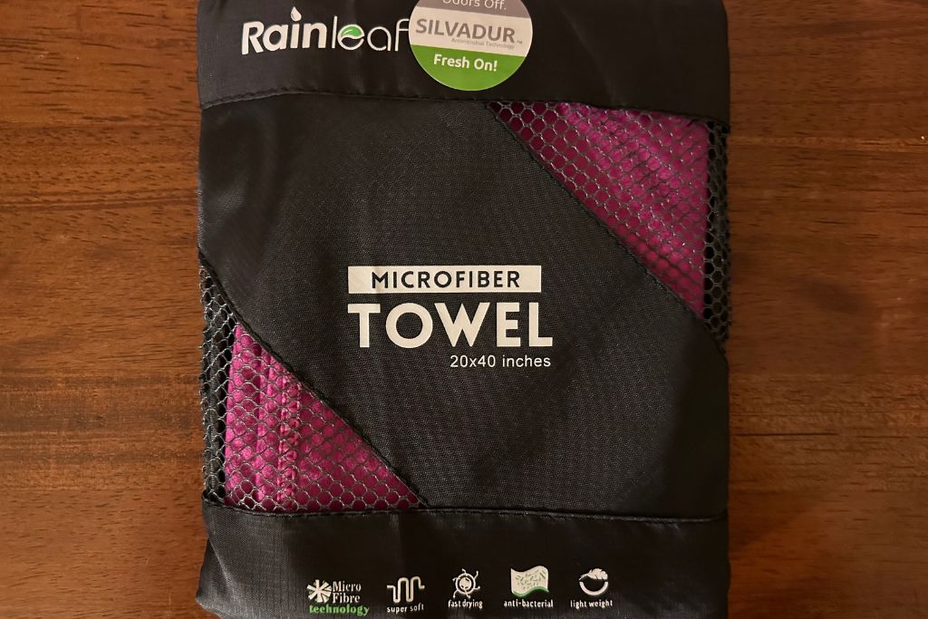 A picture of Krisitn's pink rainleaf microfiber towel.