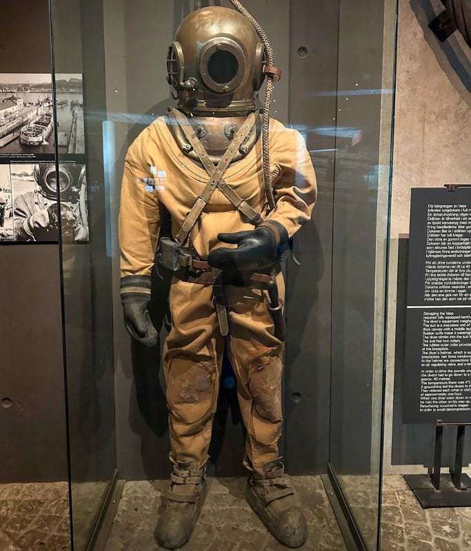 A picture of the diving suit that was used by divers to prepare the Vasa for extraction.